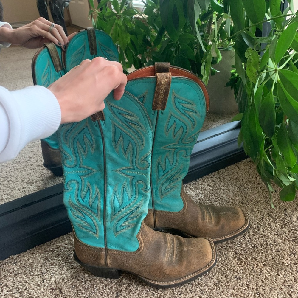 Ariat Square toe Cowgirl Boots